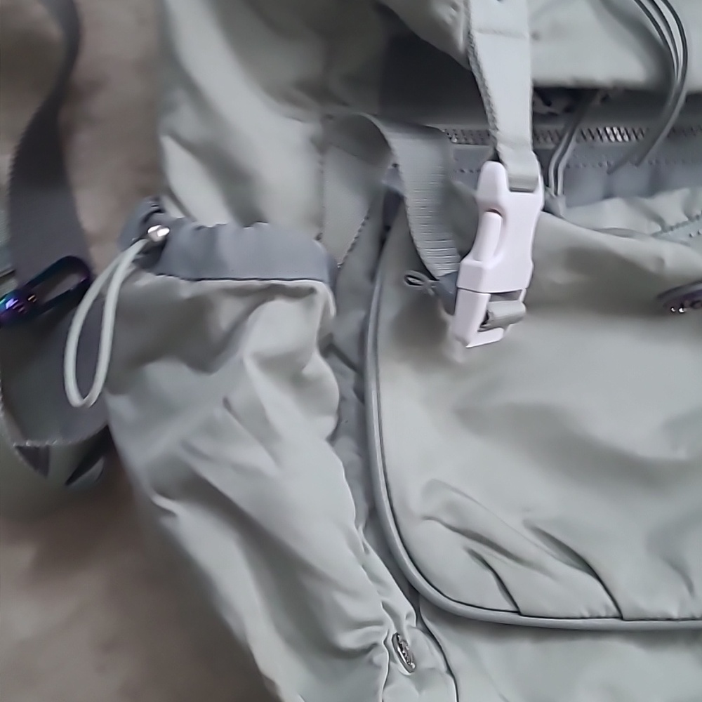 Lululemon Traveling Yogini Rucksack - Picture 4 of 10